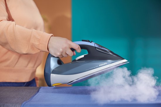 Philips Stoomstrijkijzer DST7020/20 - Zelfreinigend - Verticaal Strijken Mogelijk - Snel Warm - Druppelstop - Blauw