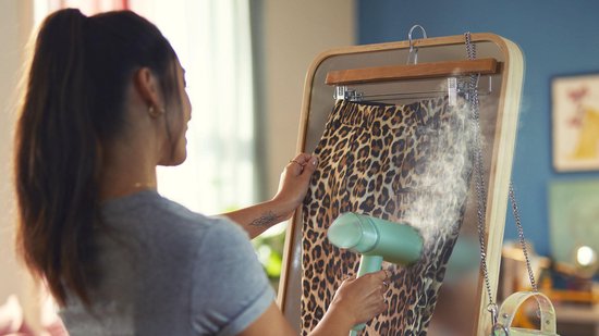 Philips 3000 series Kledingstomer - warm in 30 seconden - 20g./min Continu stoom - Geen kans op brandplekken - 100 ml. - compact en opvouwbaar - incl. reistas - Groen - STH3010/70