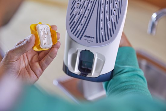 Philips Stoomstrijkijzer DST7020/20 - Zelfreinigend - Verticaal Strijken Mogelijk - Snel Warm - Druppelstop - Blauw