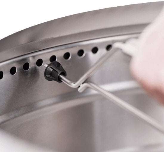 Solo Stove-Yukon-vuurkorfhandvat. Gehoekt handvat met zachte bumpers. Lengte 63,5 cm, hoogte 18 cm, gewicht 0,9 kg